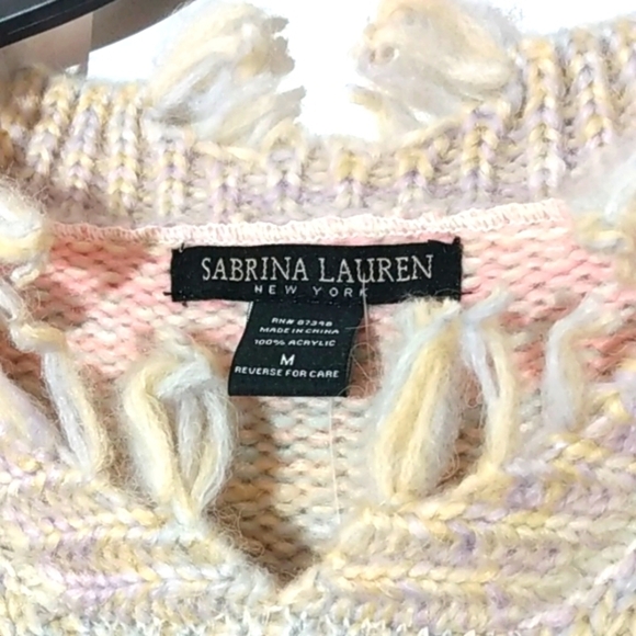 SABRINA LAUREN NEW YORK FRAYED EDGE V-NECK SWEATER SIZE MEDIUM NWT - Picture 5 of 9